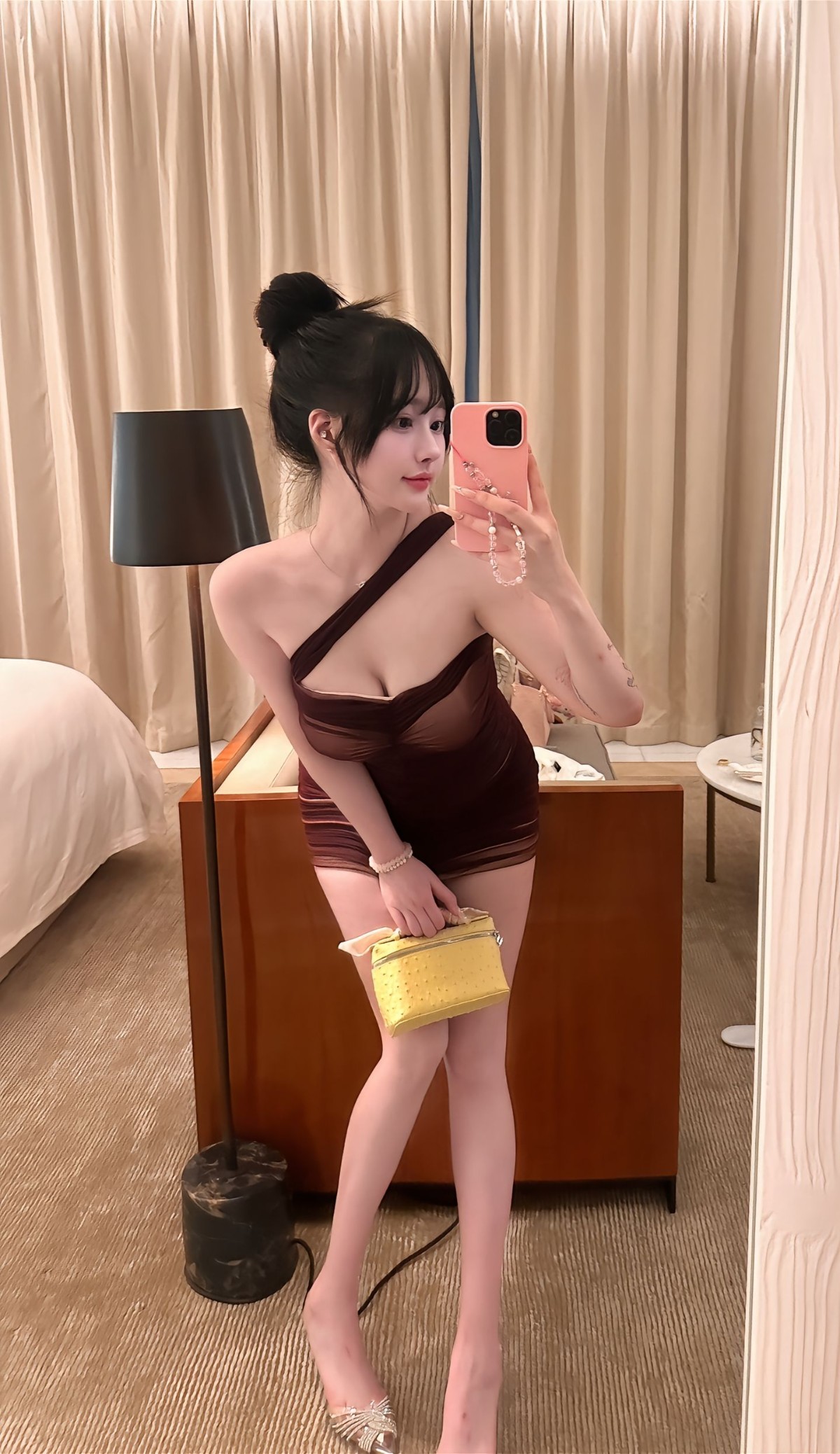 悠悠美女大长腿大奶子操起来爽啊