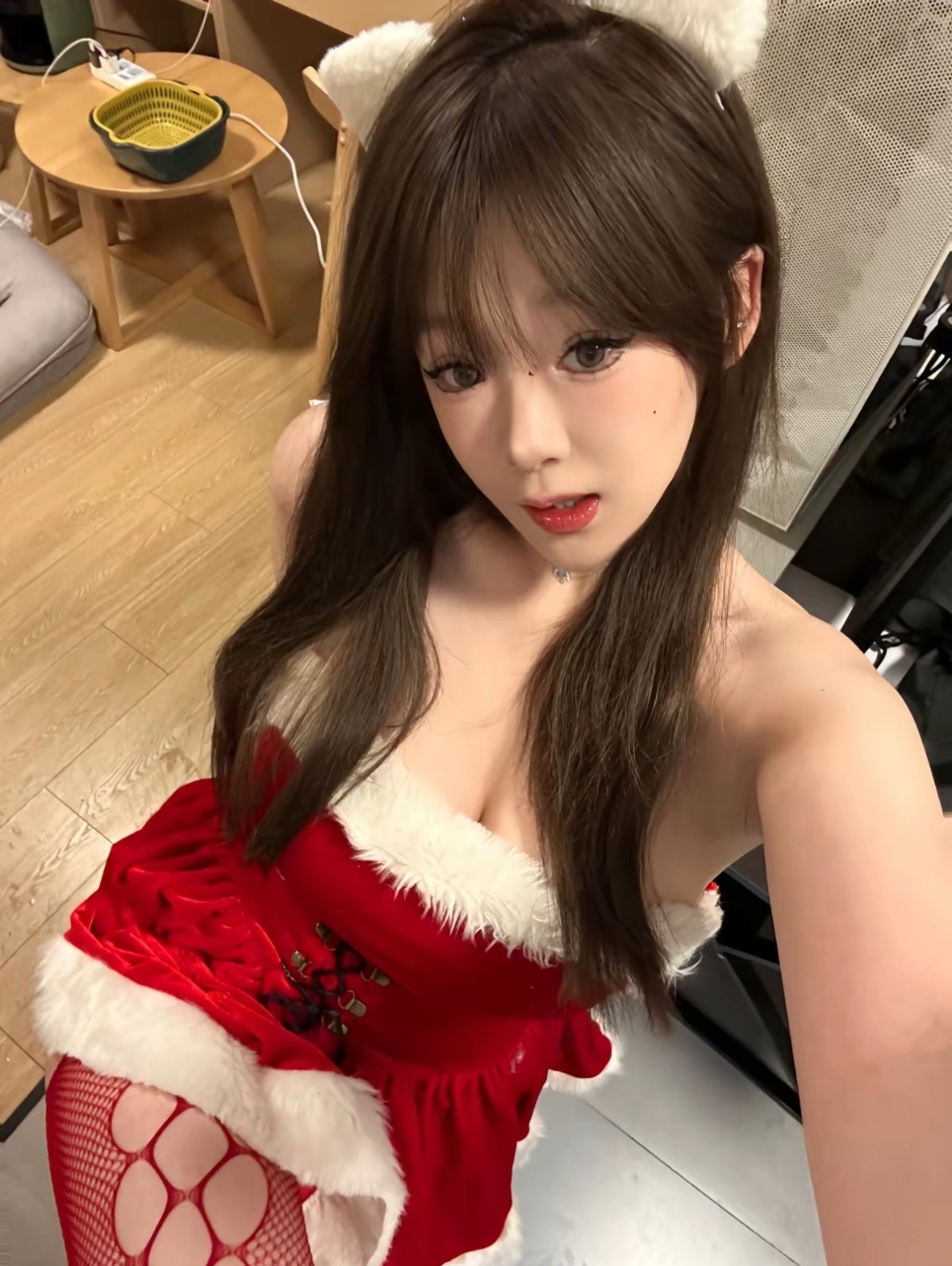 巨乳骚妹美妙肉体值得我等享用