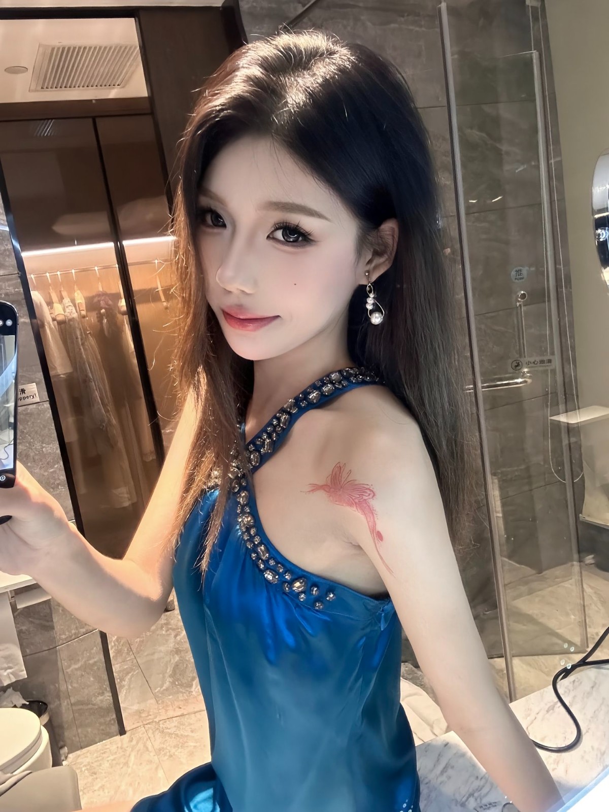 小骚货依依肉价1k