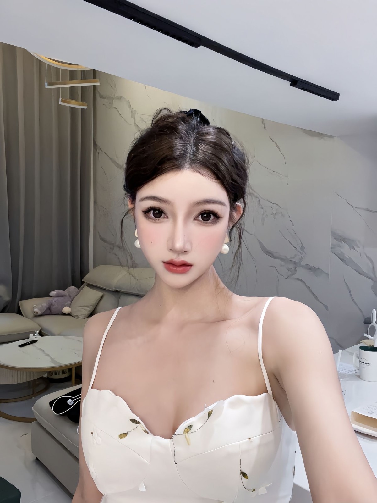 青青肥蚌真的会玩榨汁机