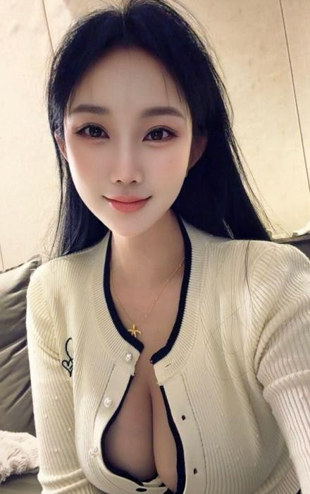 银川妹子胸器弹性十足纯天然的