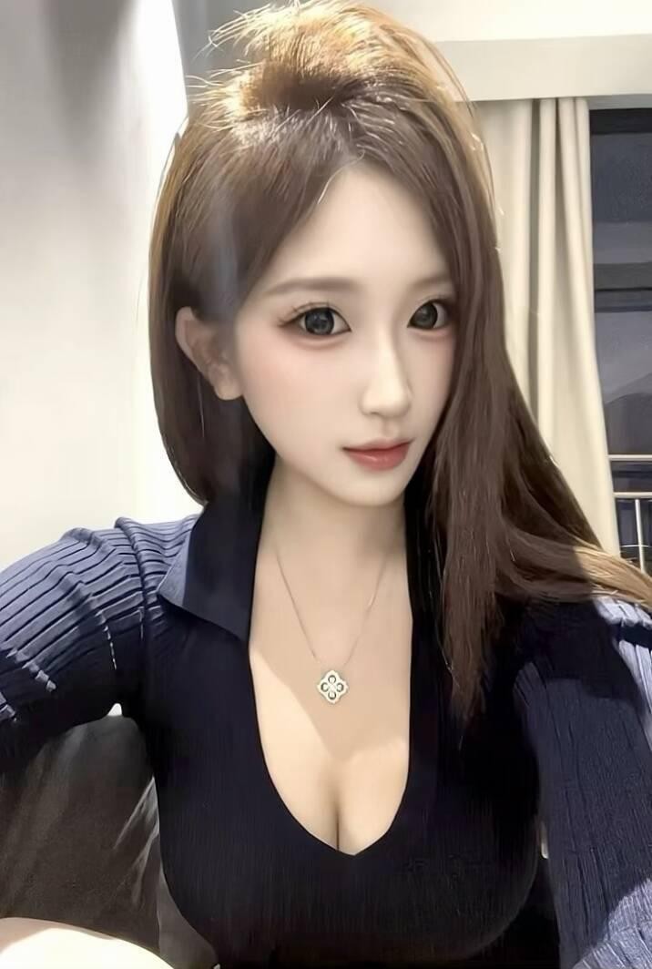 青秀区天生媚骨的大胸尤物