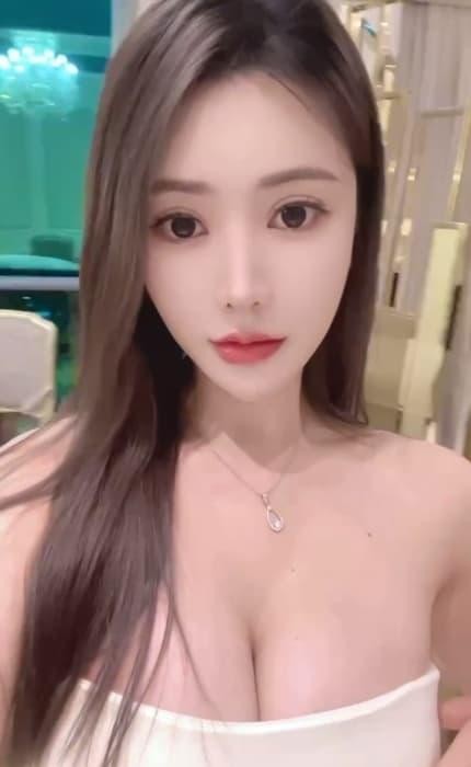 洛阳极品中的极品奶子很诱人