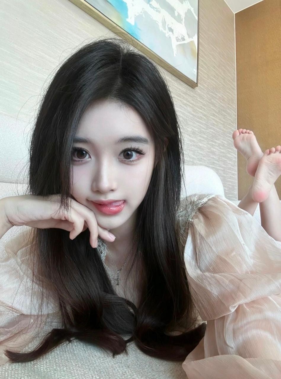 樱桃小嘴含2弟插入粉b爽歪歪