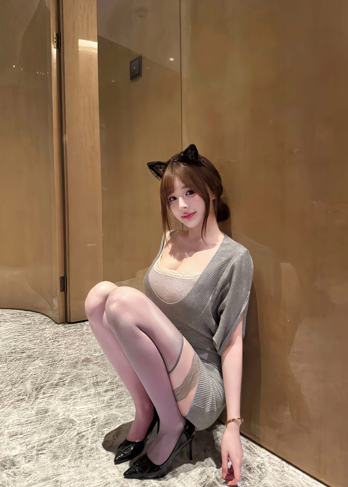 嫩模大奶长腿值得去征服