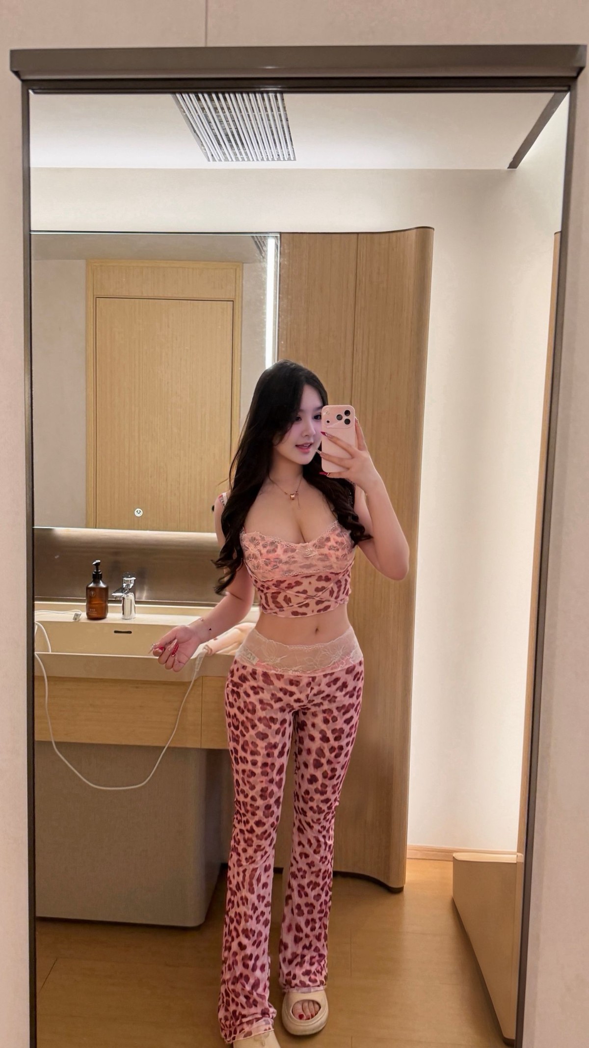 宁波大美妞奶大逼紧