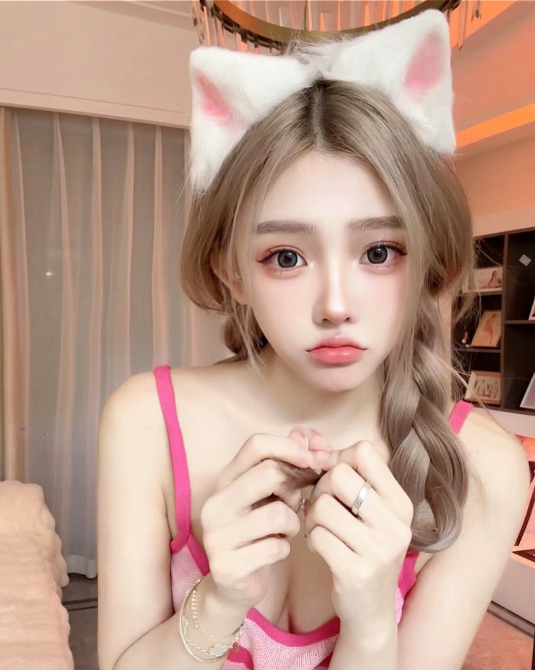 嫩妹姿势配合度高