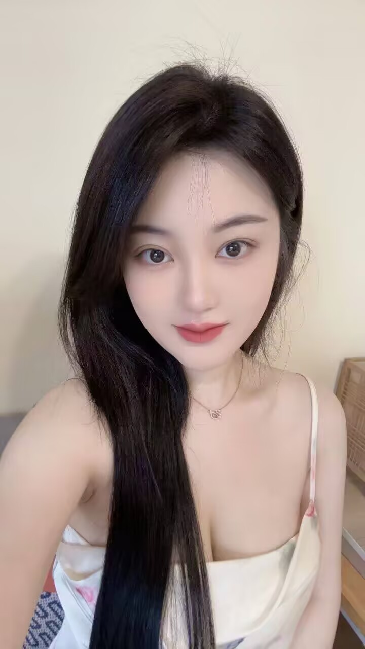 妹子温柔热情奶子又软又白